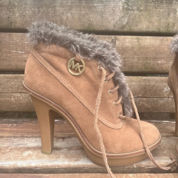 Michael Kors suede leather tan ankle boots with faux fur lining - Picture 7 of 10